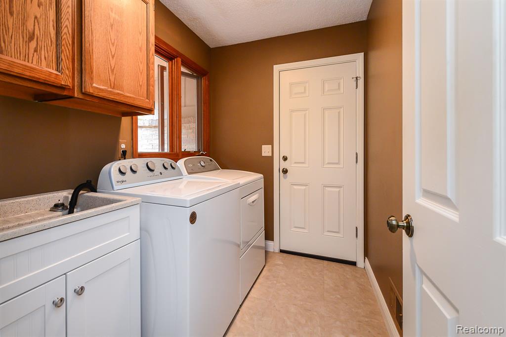 35037 Red Pine Drive, 116, Farmington Hills, MI 48335 — Photo 19