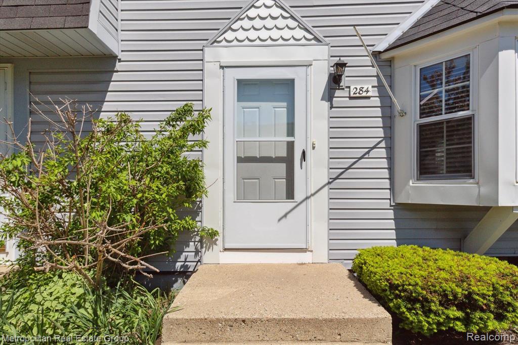 284 LAKE VILLAGE Drive, Walled Lake, MI 48390 — Photo 2