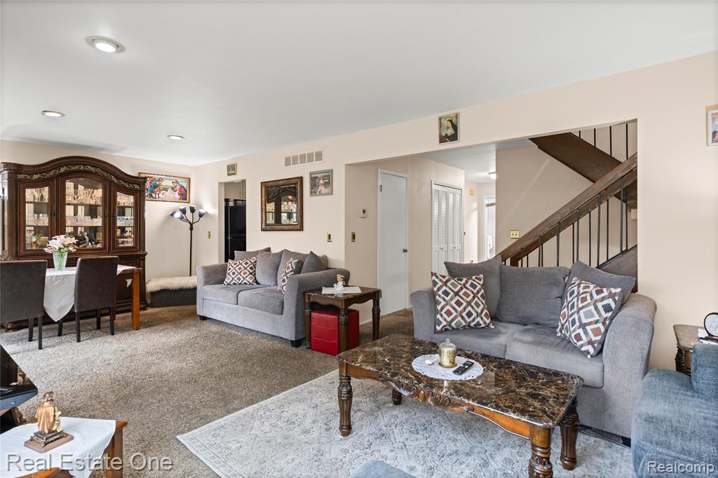 5226 Brett Court, West Bloomfield, MI — Photo 12