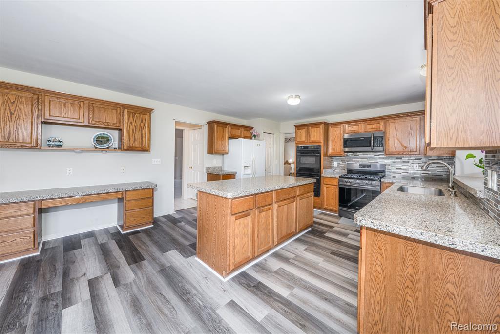 46856 GLENGARRY Boulevard, Canton, MI 48188 — Photo 31