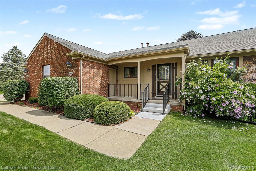 12460 Cambridge Boulevard, South Lyon, MI 48178