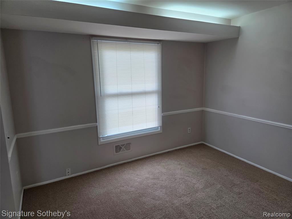 5715 Hobnail Circle, West Bloomfield, MI — Photo 12