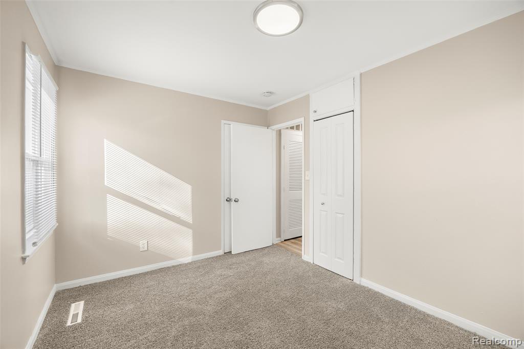 10101 Albany Street, Oak Park, MI 48237 — Photo 14