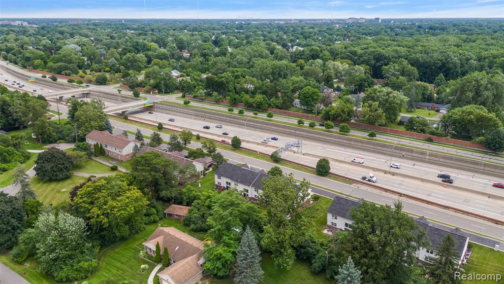 19208 W 11 Mile Road, Lathrup Village, MI 48076 — Photo 16