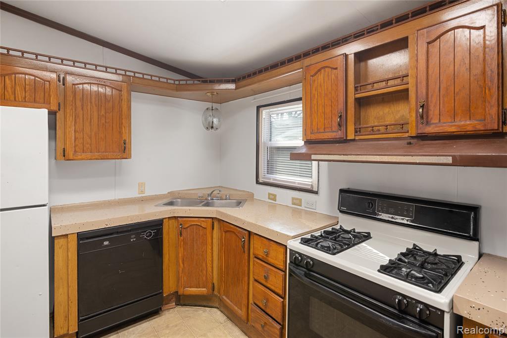 825 Smith Street, Monroe, MI 48161 — Photo 9