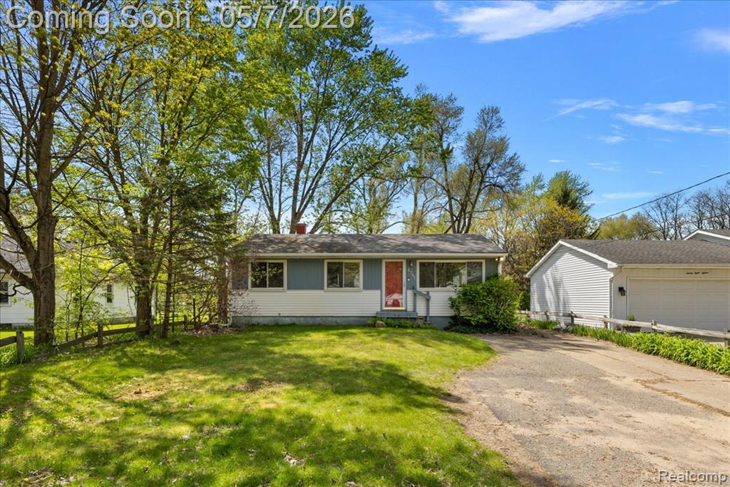 2795 Woodbury Street, Walled Lake, MI 48390 — front exterior