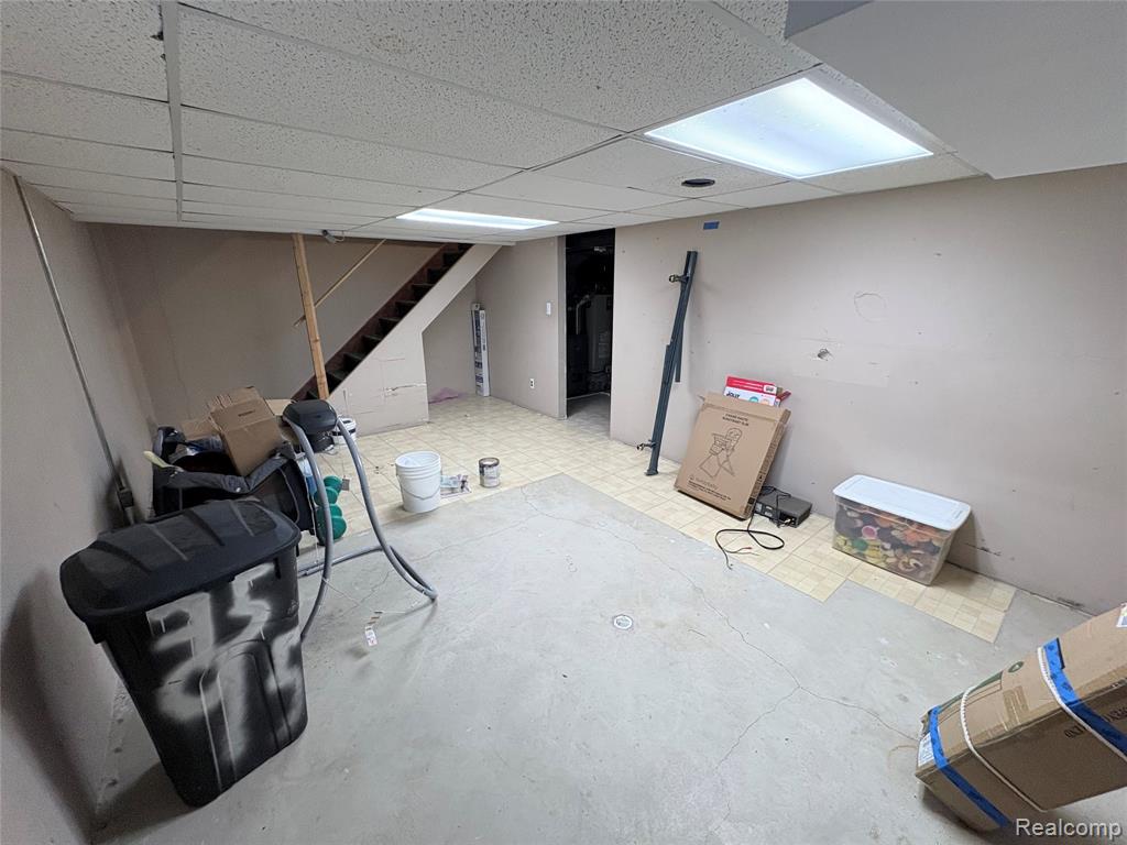7595 Woodview Drive, Waterford, MI 48327 — Photo 17