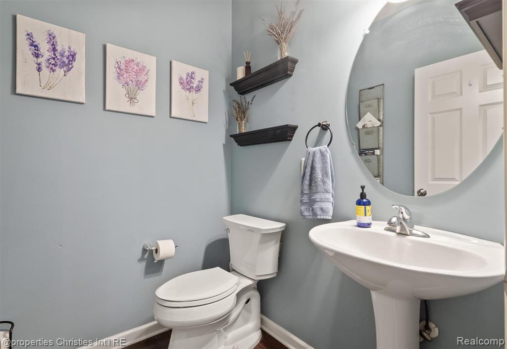 27087 Victoria Road, Novi, MI — Photo 30