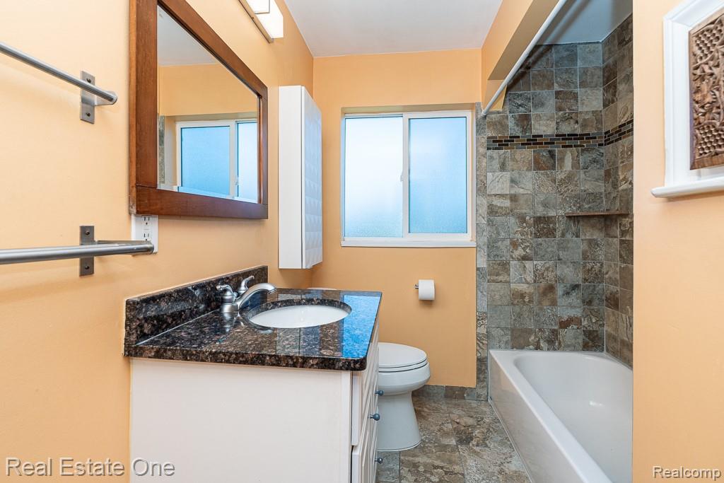 8272 Racine Road, Warren, MI 48093 — Photo 23