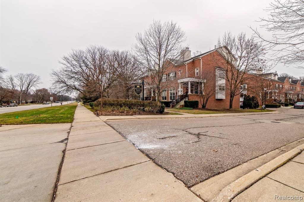 17026 FARMINGTON Road, Livonia, MI 48154 — Photo 3