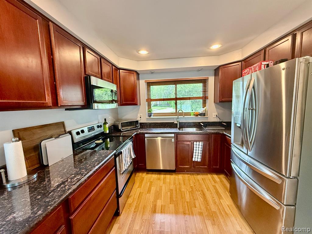 992 KEY WEST Drive, Clawson, MI — Photo 11