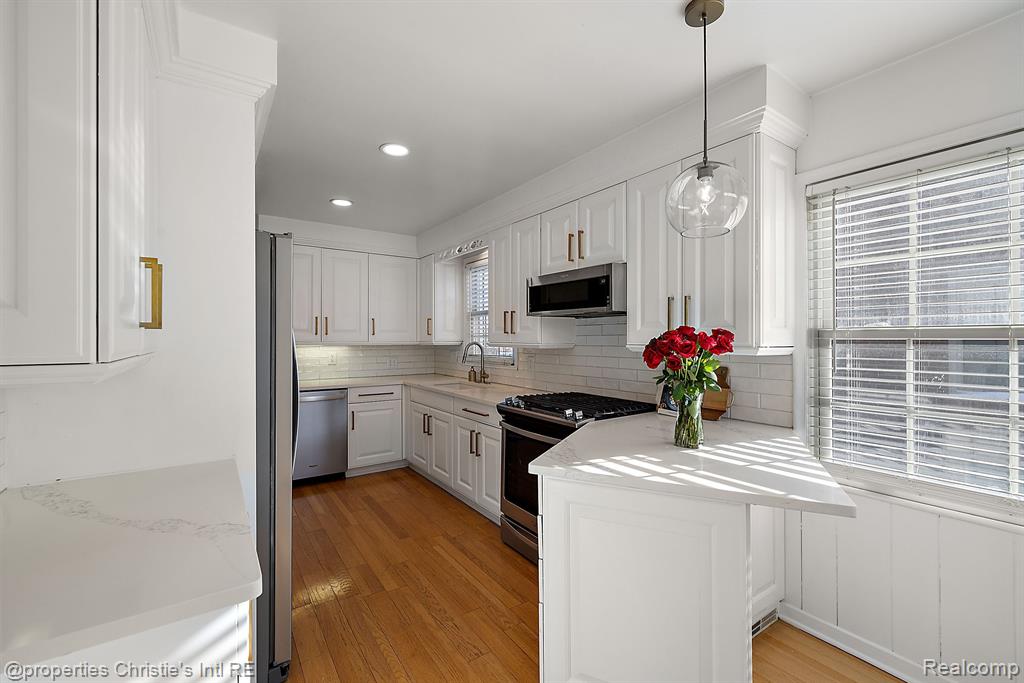 459 BOURNEMOUTH Circle, Grosse Pointe Farms, MI 48236 — Photo 11