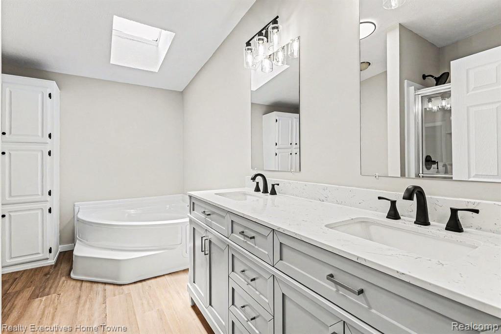 45822 Bonaventure Dr, Macomb, MI 48044 — Photo 17