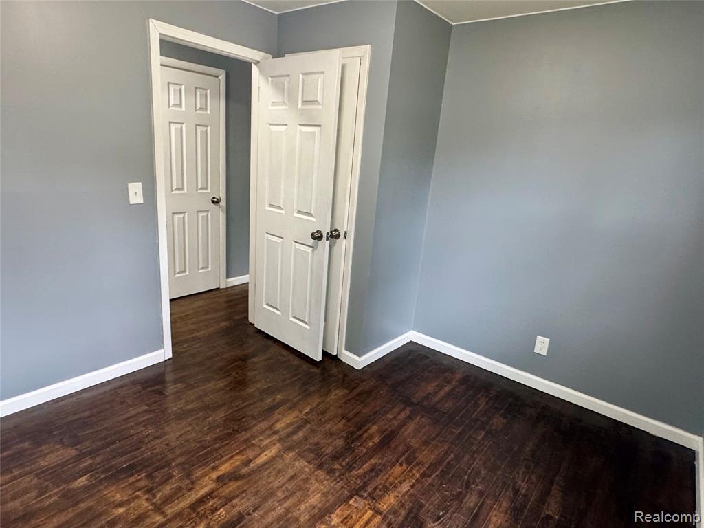 5220 Western Road, Flint, MI 48506 — Photo 6