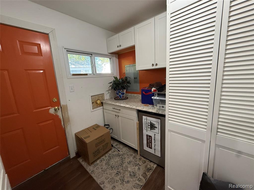 25747 Miracle Drive, Madison Heights, MI 48071 — Photo 24