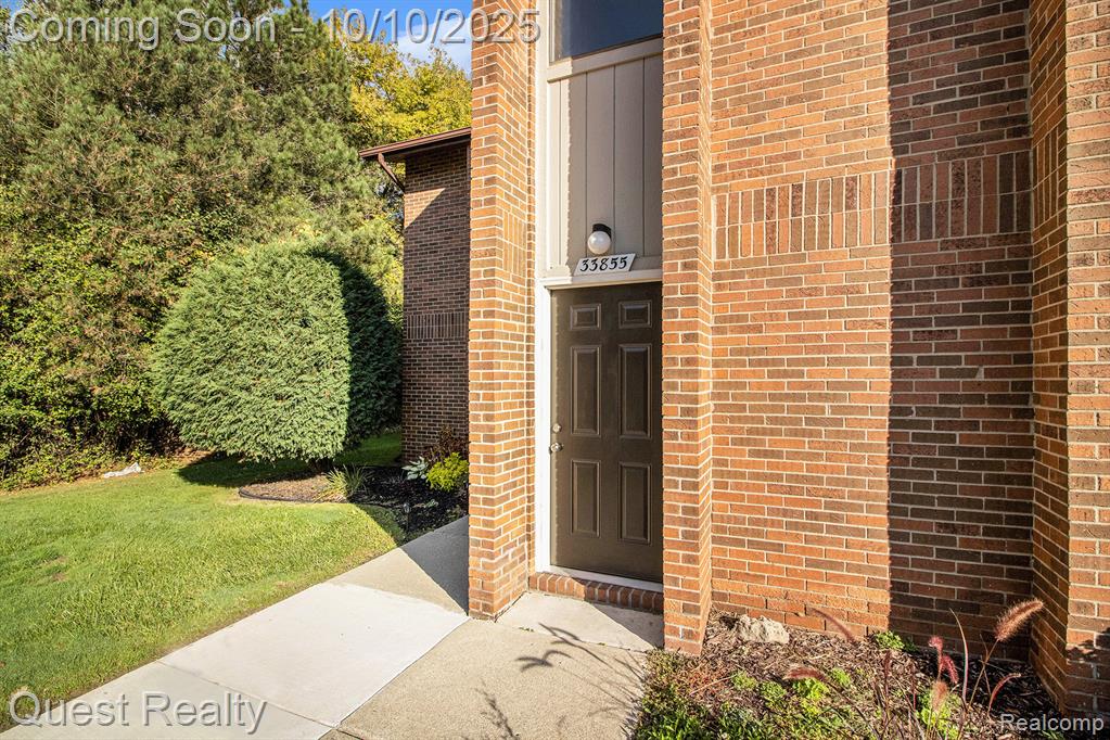33855 Pondview Circle, Livonia, MI 48152 — Photo 3