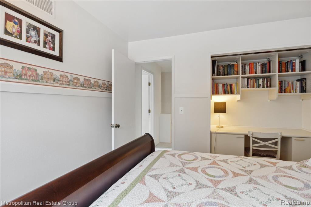 1492 MARINER Drive, Walled Lake, MI 48390 — Photo 16