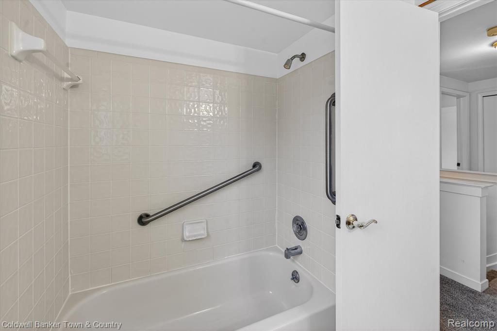 8895 Knolson Avenue, Livonia, MI 48150 — Photo 32