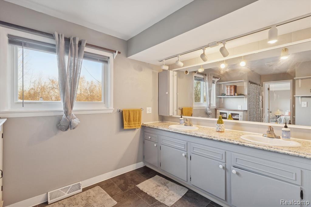 2037 128th Avenue, Hopkins, MI 49328 — Photo 9