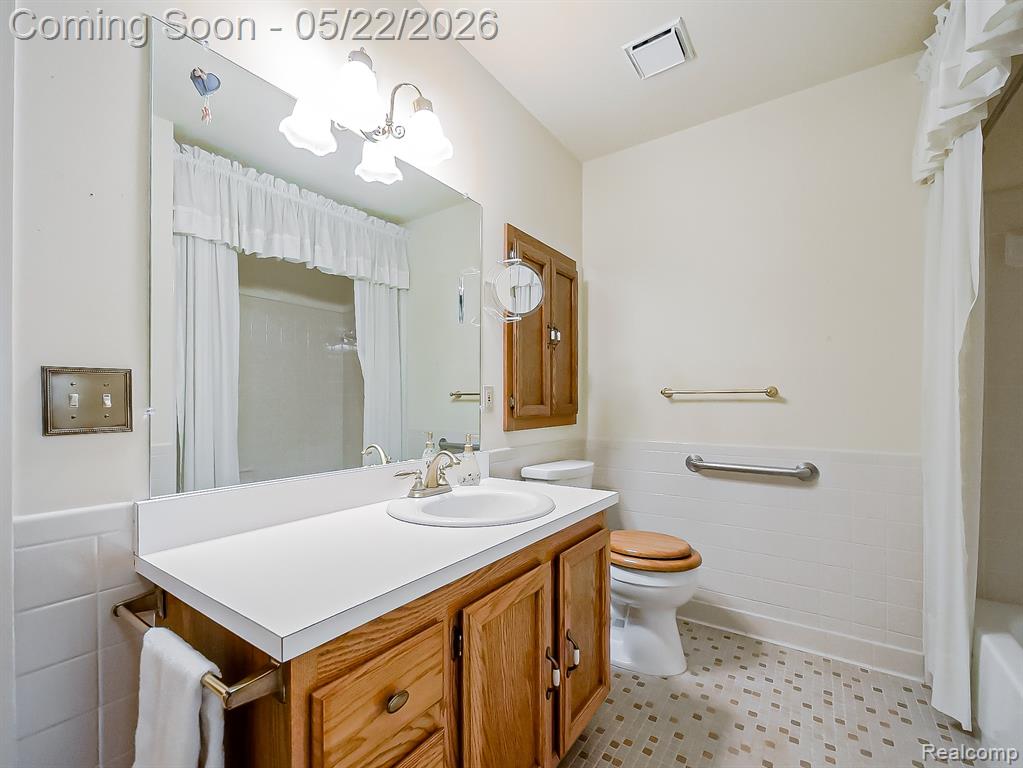 38663 Cypress Meadow Drive, Clinton Twp, MI 48036 — Photo 10