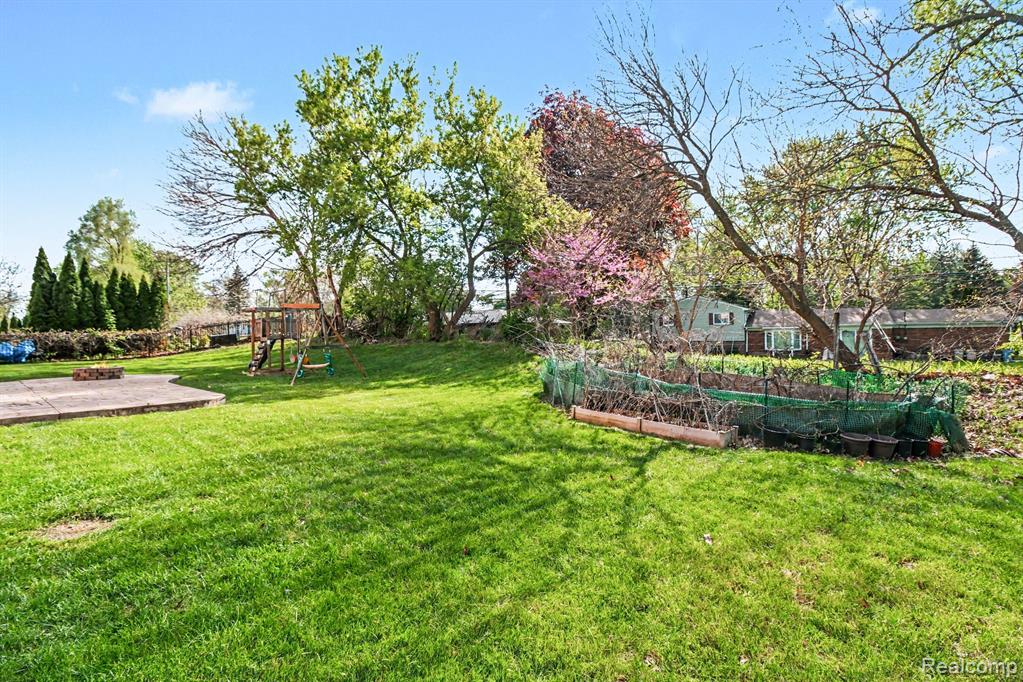 6929 Dakota Drive, Troy, MI 48098 — Photo 44