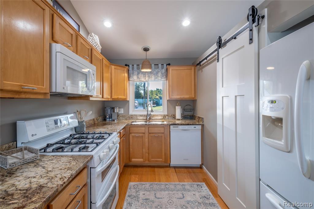 443 E Shore Drive, Whitmore Lake, MI 48189 — Photo 7