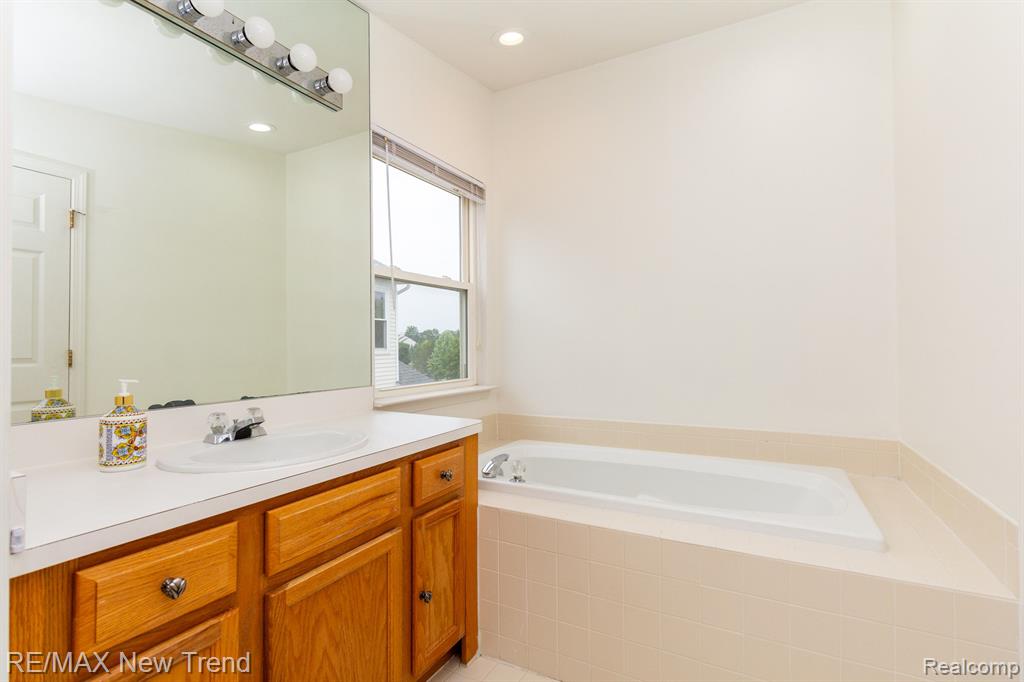 1179 N BAY Drive, Ann Arbor, MI 48103 — Photo 22