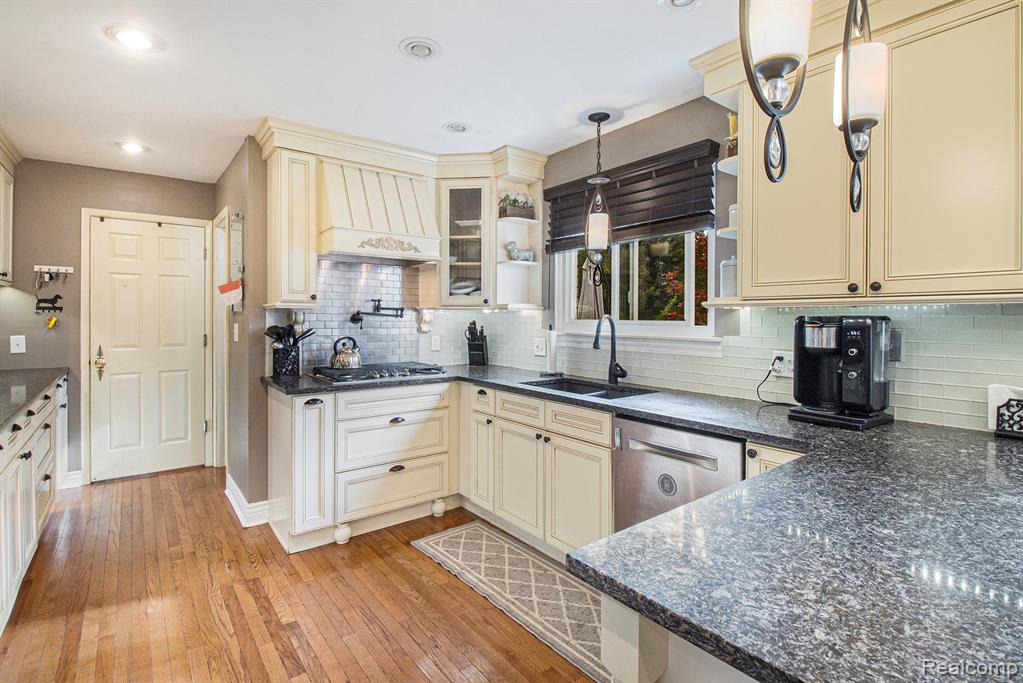 26031 Hidden Lane, Grosse Ile, MI 48138 — Photo 12