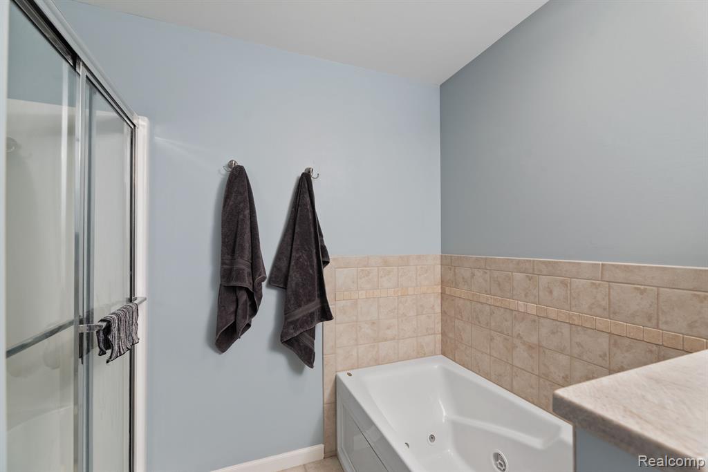 6197 MOUNTAIN LAUREL Drive, Brighton, MI 48116 — Photo 20