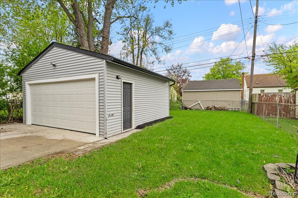 612 W Brockton Avenue, Madison Heights, MI 48071 — Photo 17
