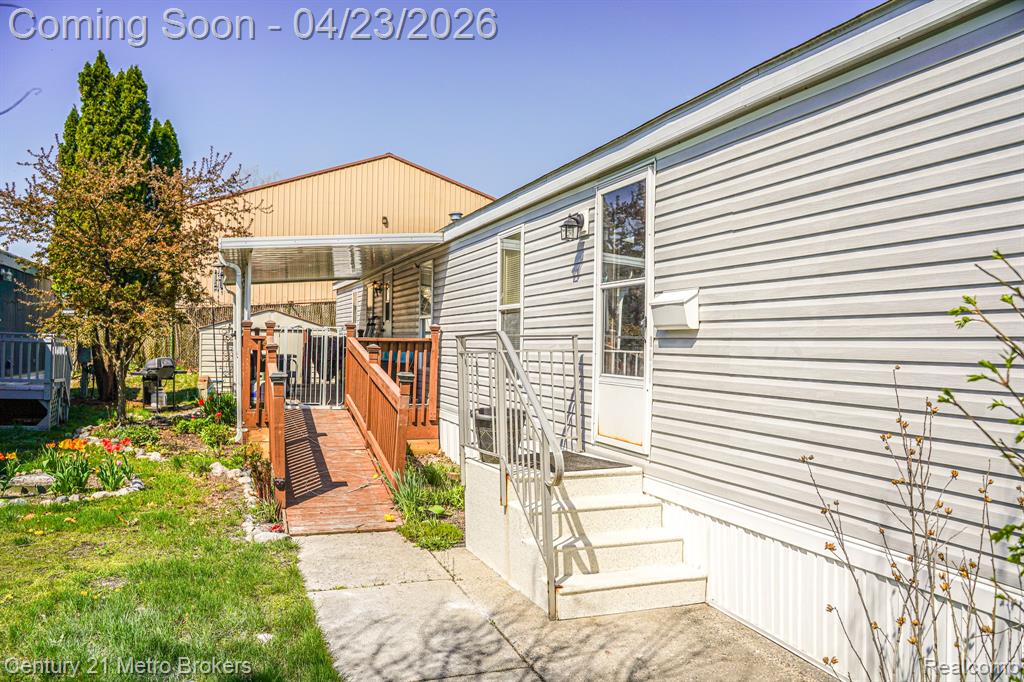 831 N Pontiac Trail, 37, Walled Lake, MI 48390 — Photo 2