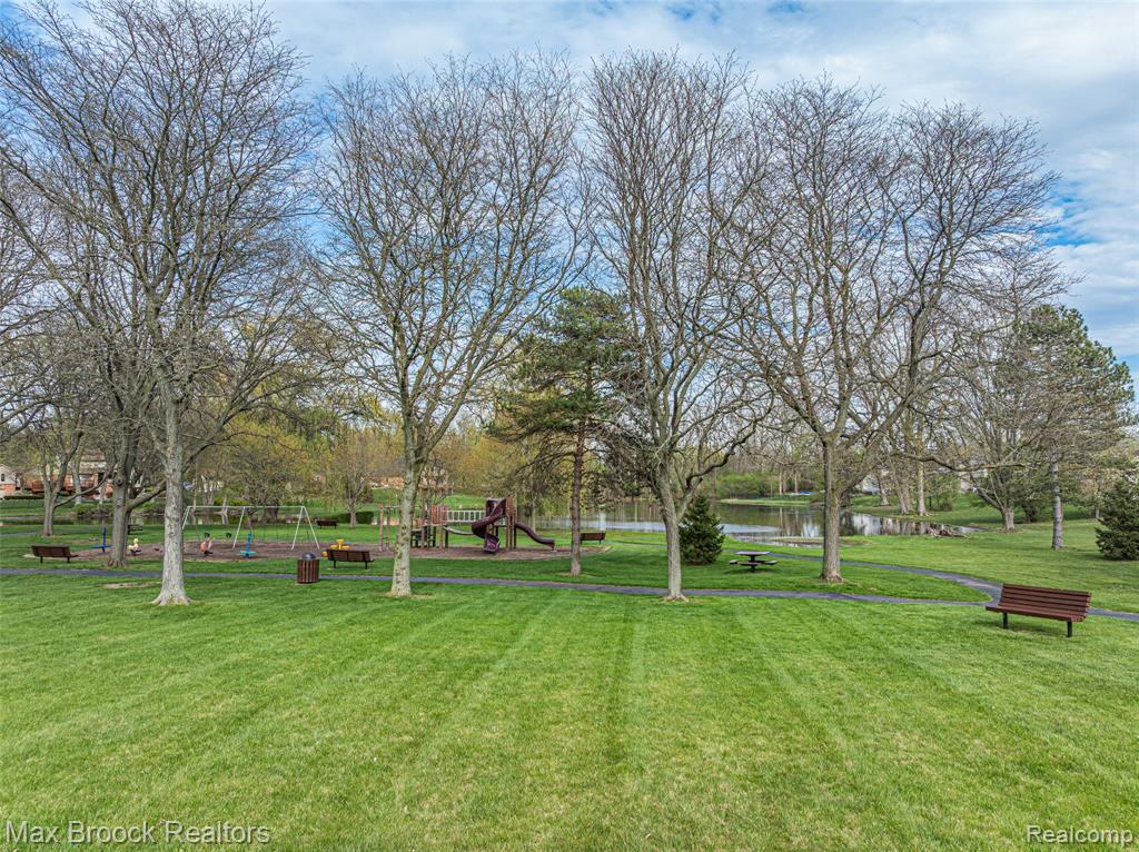 1818 Argosy Court, Bloomfield, MI 48302 — Photo 35