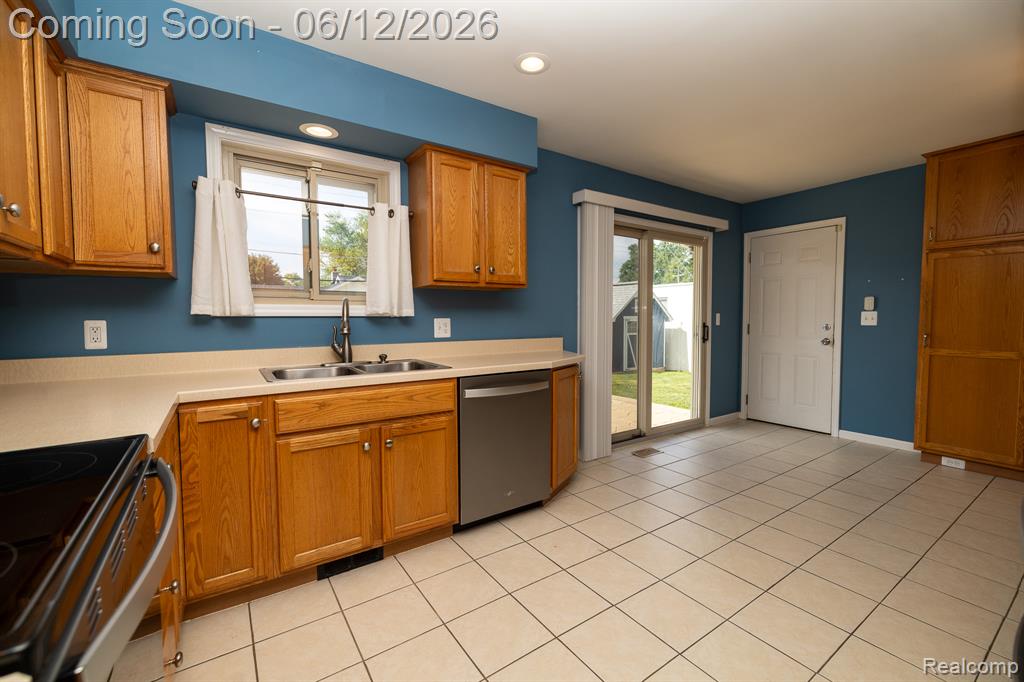 9185 Ashdown Avenue, White Lake, MI — Photo 9
