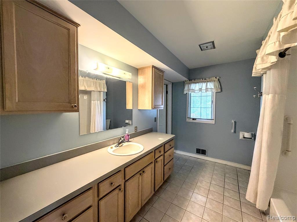 8079 Farley Road, Pinckney, MI 48169 — Photo 16