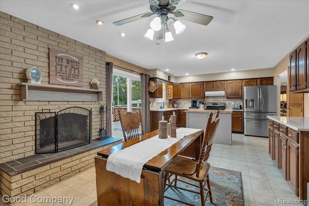 745 HOGARTH Avenue, Waterford, MI 48328 — Photo 12