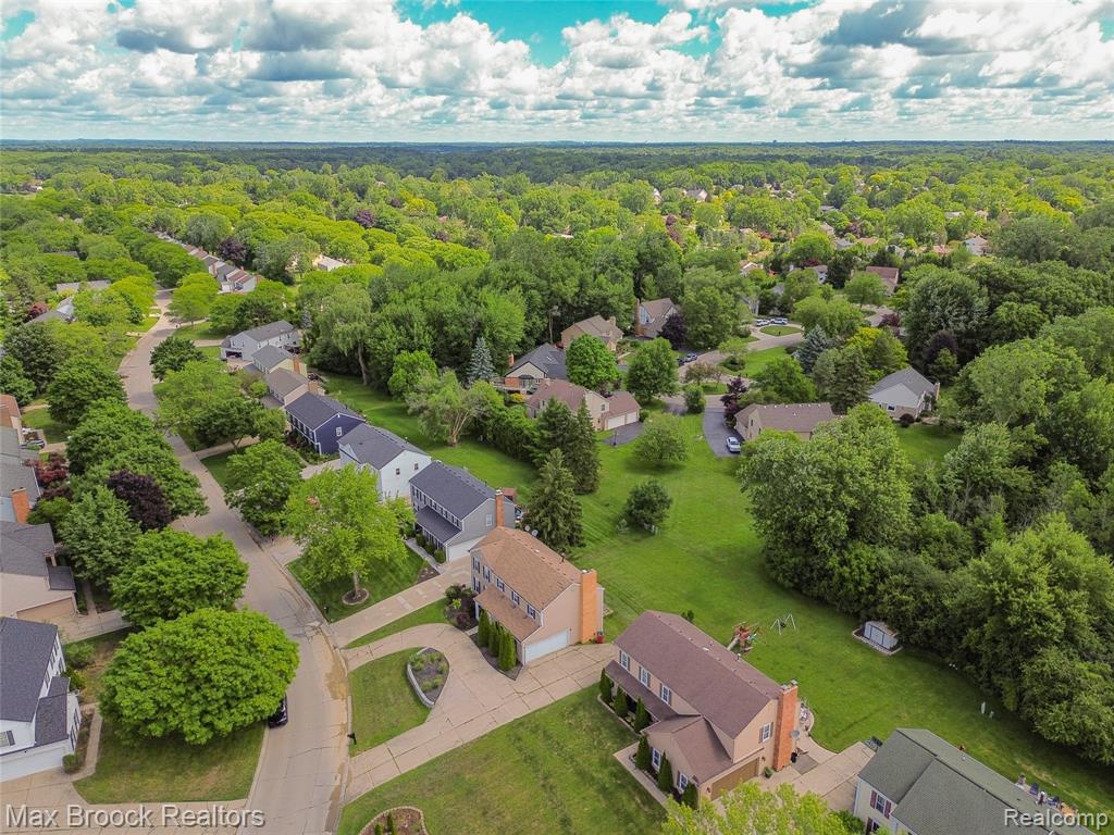 5484 Kingsfield Drive, West Bloomfield, MI — Photo 45