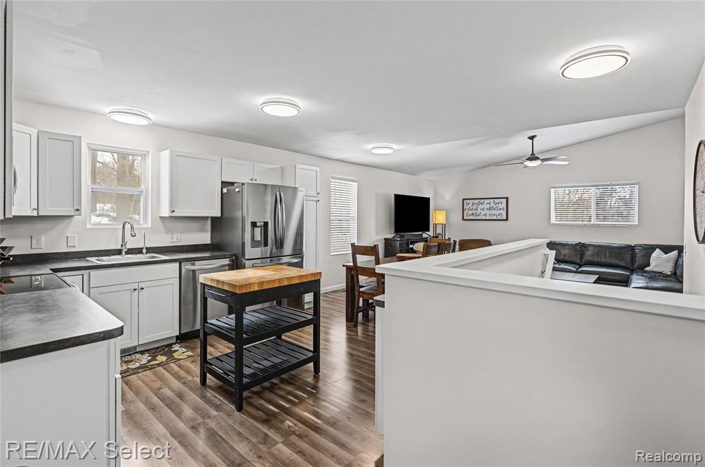 10311 Walnut Shores Drive, Fenton, MI 48430 — Photo 14