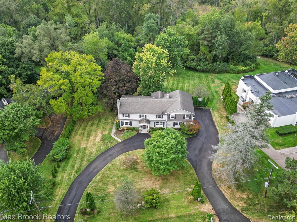 6570 CASTLE Drive, Bloomfield Hills, MI 48301 — Photo 2