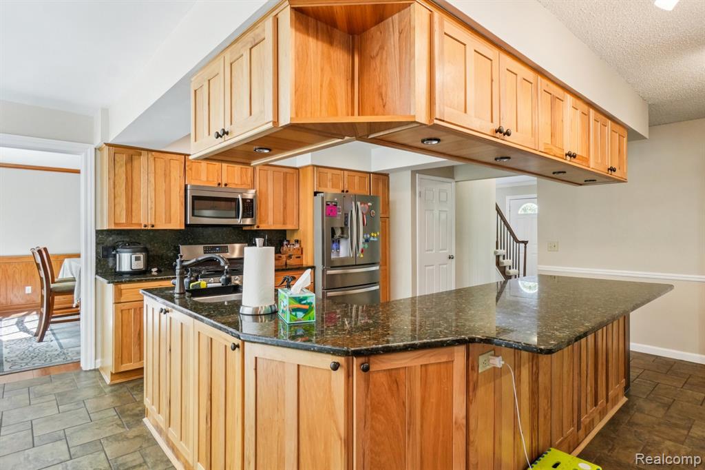 585 Timberline Drive, Rochester Hills, MI 48309 — Photo 11