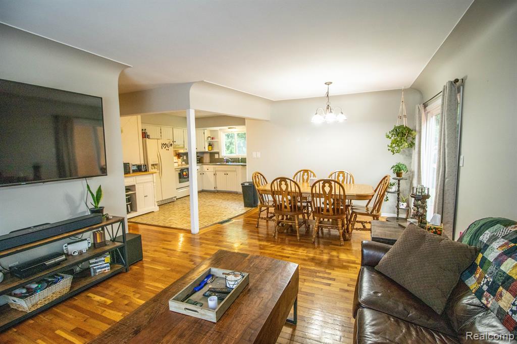 5369 Devon Court, Flint, MI 48532 — Photo 3