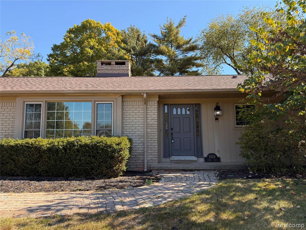 1929 Bayou Drive, Bloomfield, MI 48302 — Photo 2