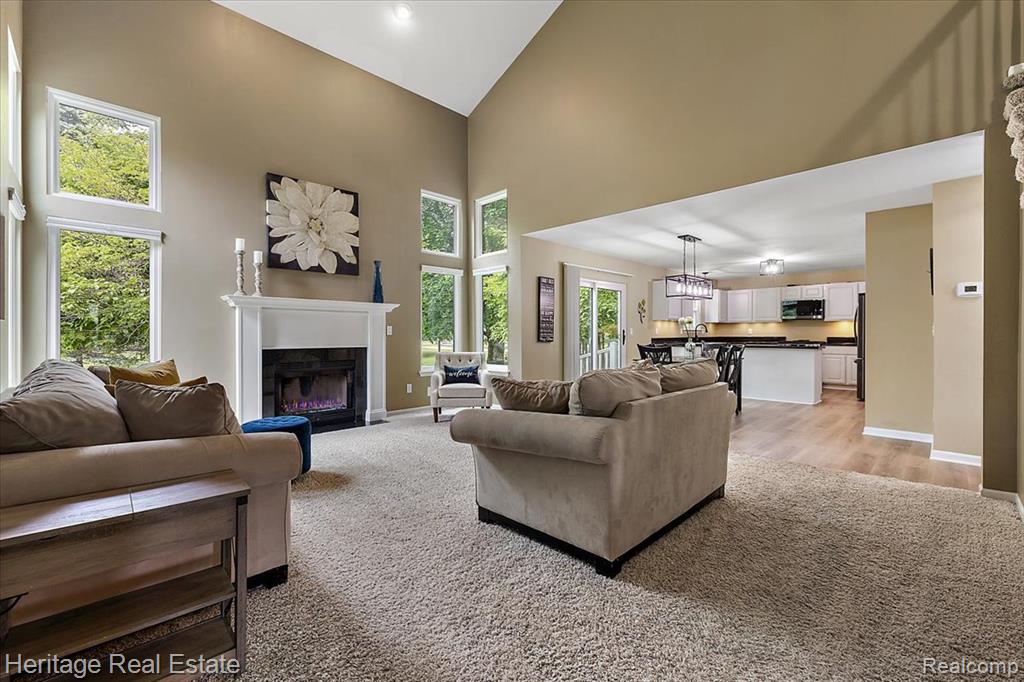 624 Glenmoor Drive, Oxford, MI 48371 — Photo 8