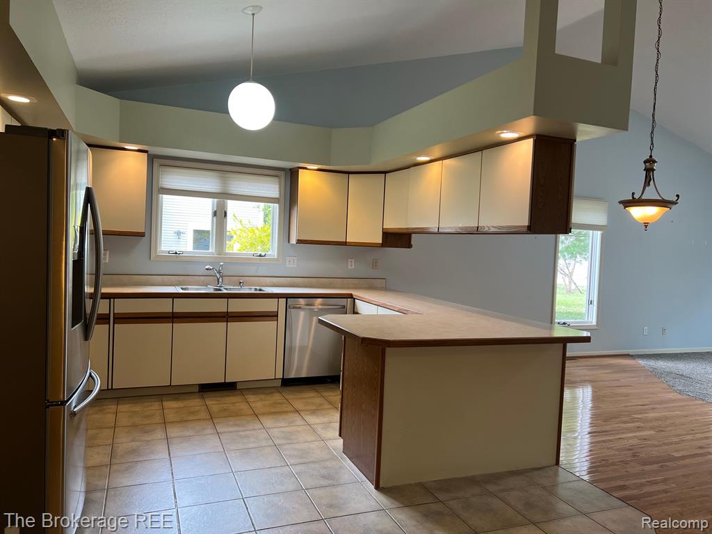 6112 NORMANDY Drive, Saginaw, MI 48638 — Photo 8