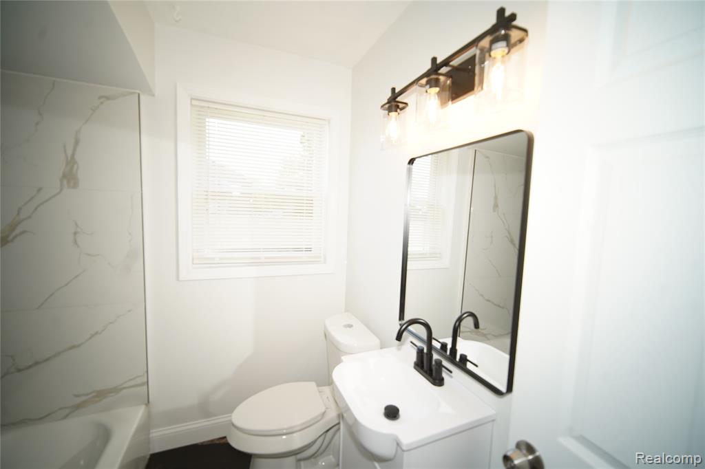 16047 W Chicago Street, Detroit, MI 48228 — Photo 12