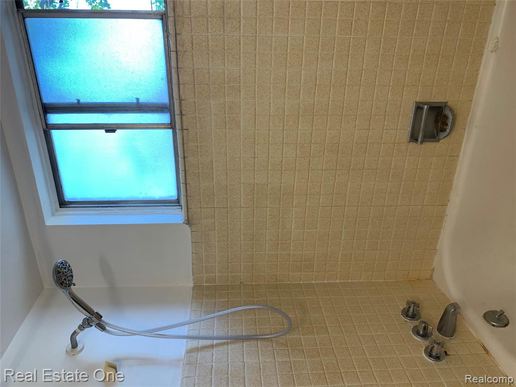 4810 Briarwood Avenue, Royal Oak, MI 48073 — Photo 10