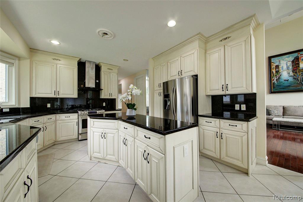 4935 Maceri Circle, Sterling Heights, MI 48314 — Photo 8