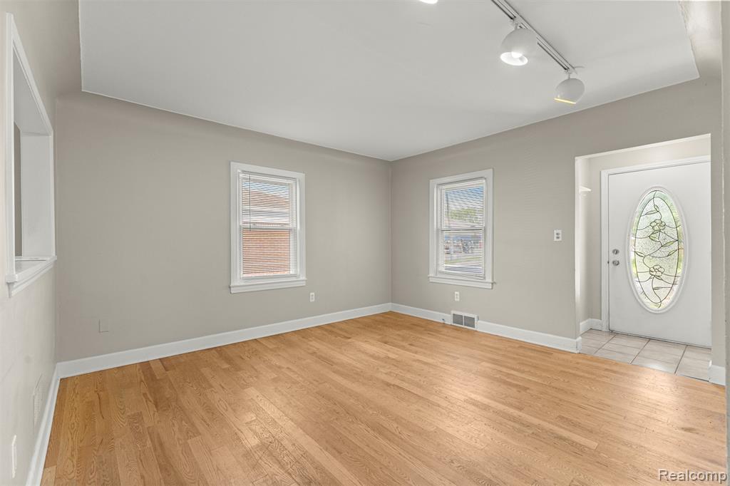 7139 Centralia Street, Dearborn Heights, MI 48127 — Photo 2