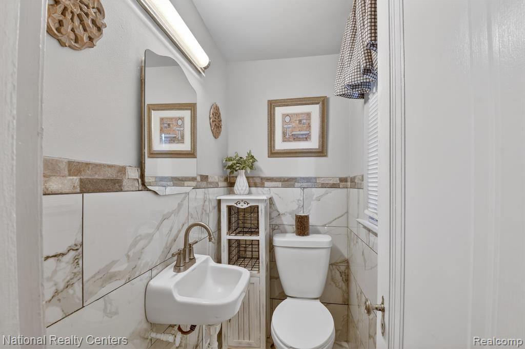 3956 HARVARD Road, Detroit, MI 48224 — Photo 22