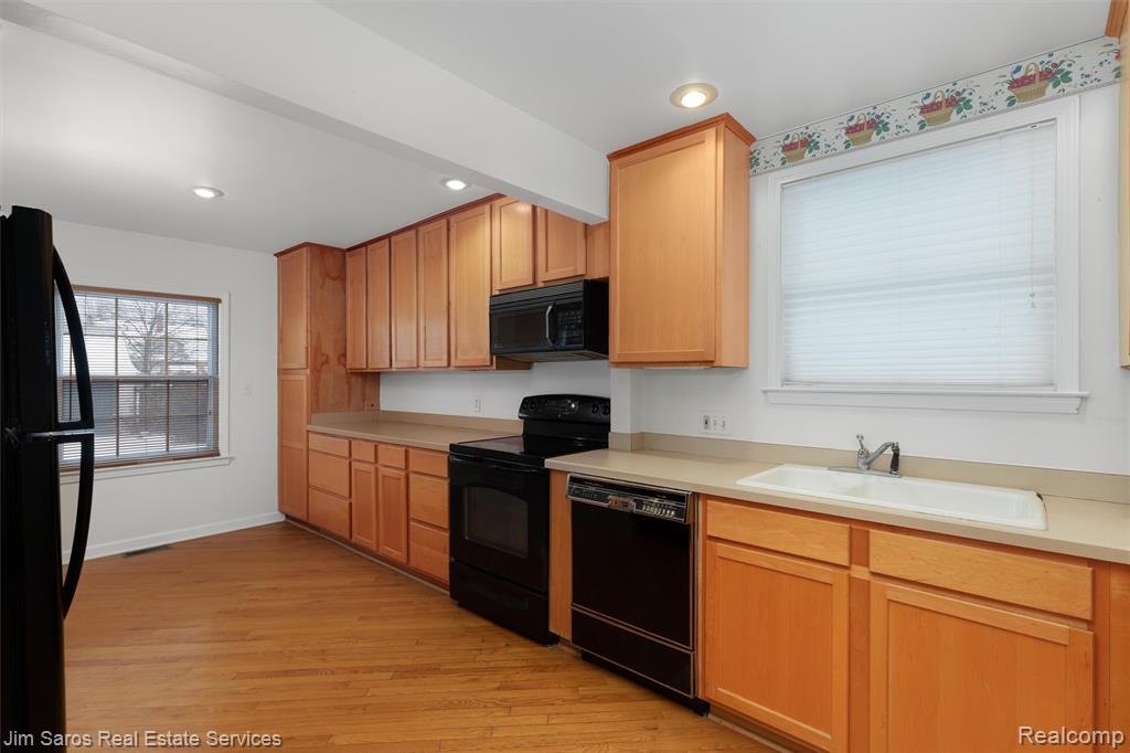 1328 Lakepointe Street, Grosse Pointe Park, MI 48230 — Photo 8