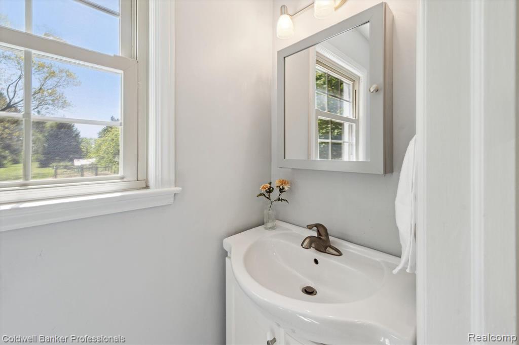 8054 DAVISON Road, Davison, MI 48423 — Photo 12